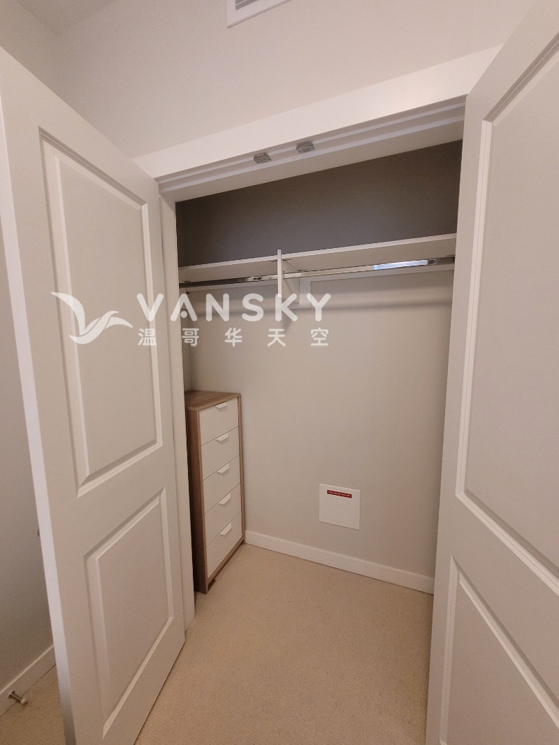 260814125055_second bedroom closet.jpg